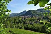 28 Sulla 'Via delle castagne' (Sent. CAI 50A) da Piazza Martina a  Poscante vista verso Grumello de' Zanchi ed oltre